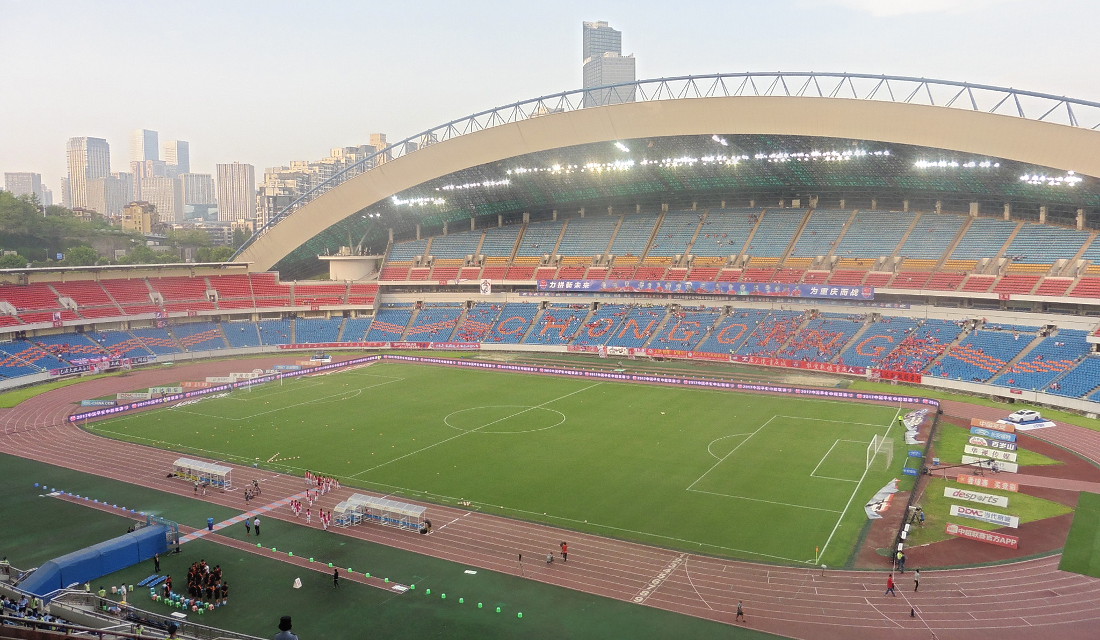 Center stadium. Стадион в Чунцине. Цзинань Олимпик Спортс центр Стэдиум. Цзинань стадион. Олимпийский стадион Монжуик.