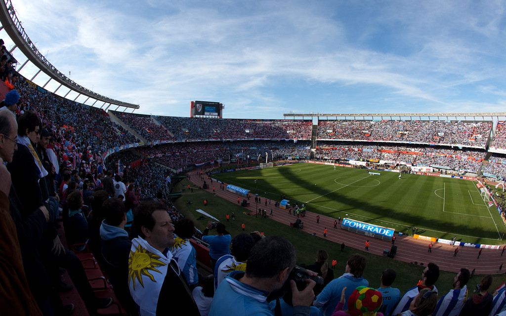 How to get to Estadio Libertadores de América (Club Atlético Independiente)  in Avellaneda by Colectivo, Train or Subte?